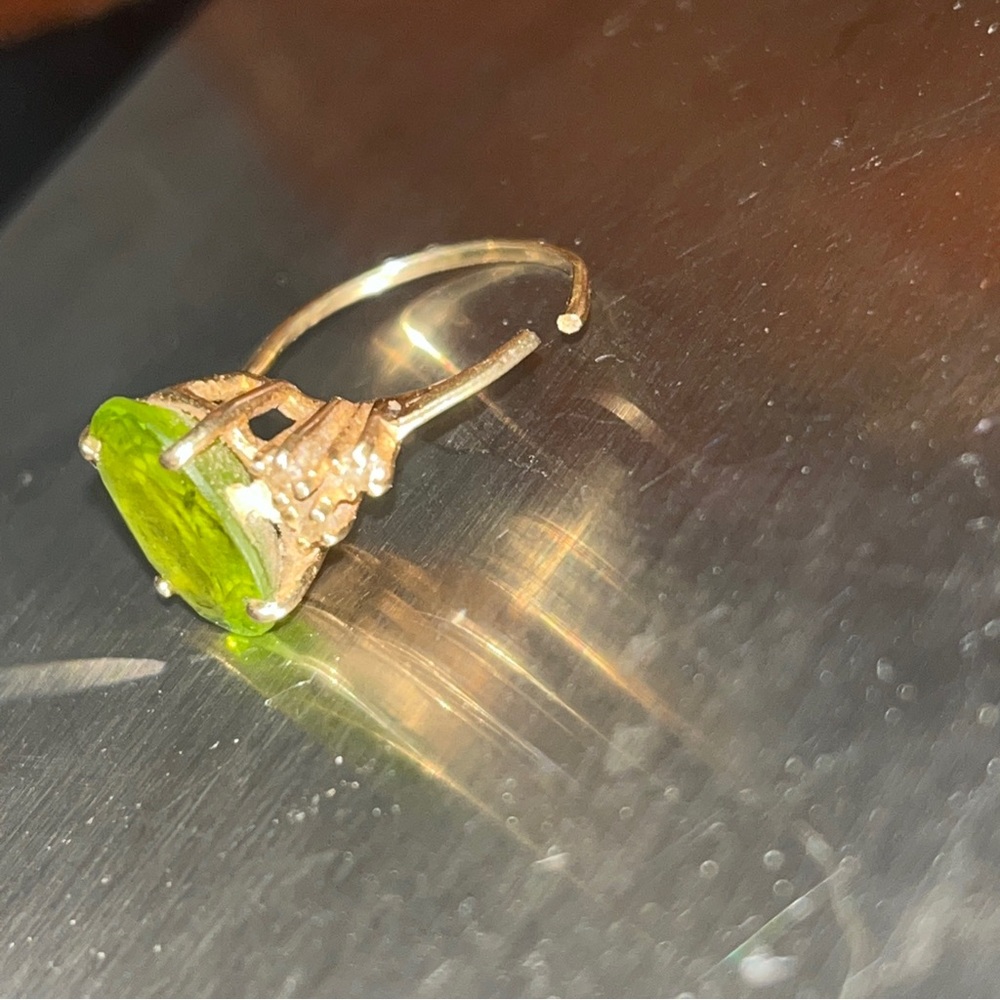 VINTAGE 3.25 Carats Natural Peridot and Diamond 14K Solid Yellow Gold Ring